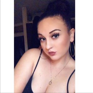 Meet your Posher, Alexis